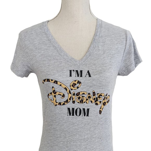 NEW Disney "I'm a Disney Mom" Graphic V-neck Tshirt. Fits like size S. - Picture 1 of 3